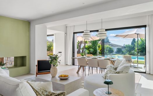Villa in Nueva Andalucía with Panoramic Golf Views