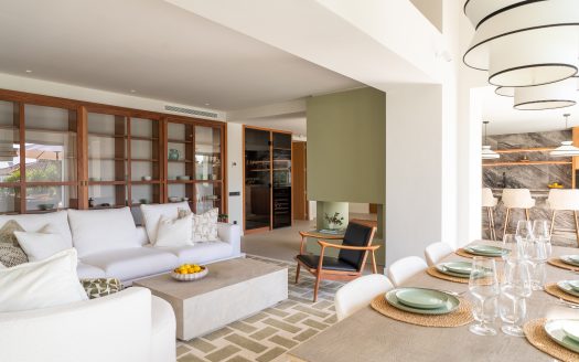 Villa in Nueva Andalucía with Panoramic Golf Views
