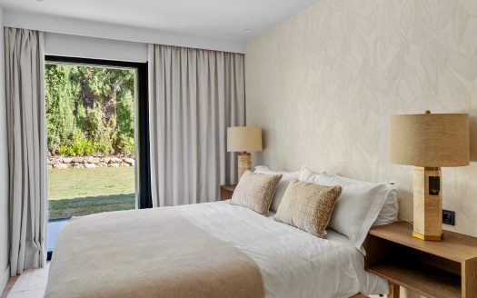 Villa in Nueva Andalucía with Panoramic Golf Views