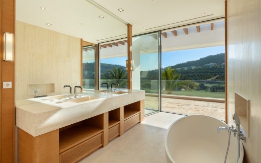 Modern Golf Villa for Sale in Finca Cortesin with Sea Views