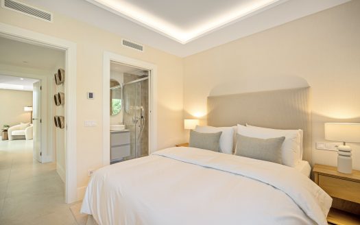 Townhouse in La Quinta with Golf and Sea Views