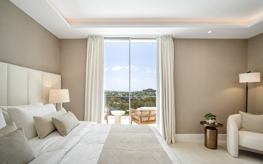 Townhouse in La Quinta with Golf and Sea Views