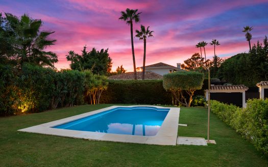 4-Bedroom Renovated Villa for Sale in Nueva Andalucía