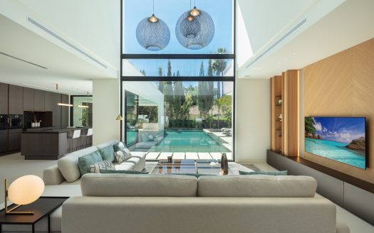 Modern Villa in Las Brisas with Pool and Spa