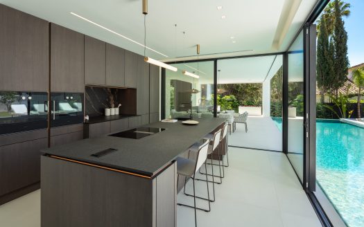 Modern Villa in Las Brisas with Pool and Spa